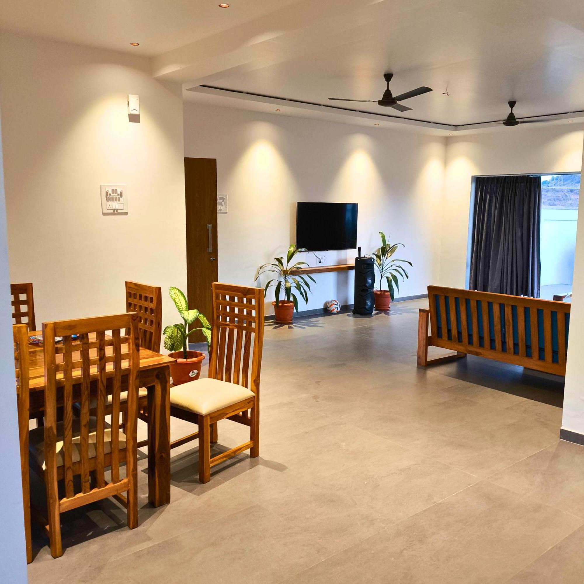 Mount Lake Villa Resort Игатпури Екстериор снимка